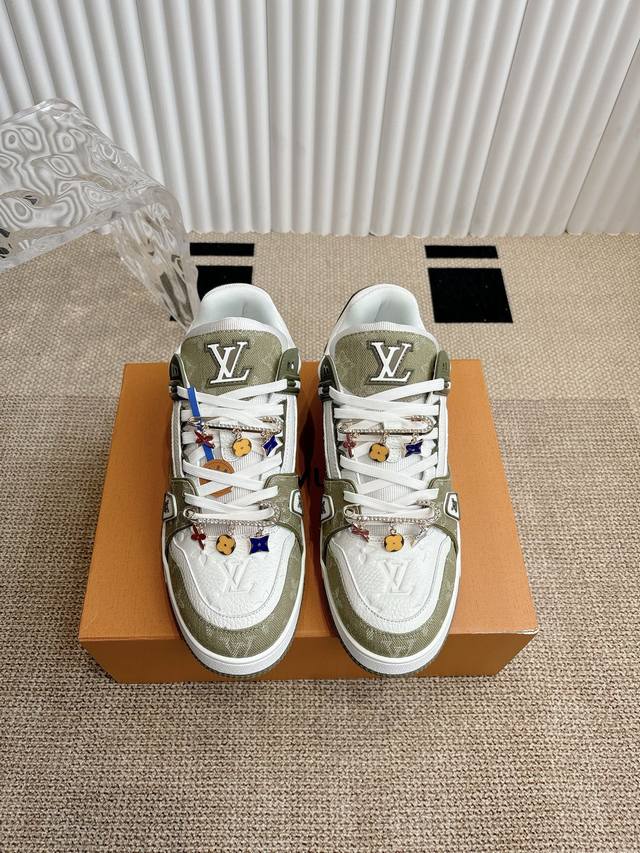 buckle 60 Louis Vuitton Trainer sneaker This Lv Trainer sneaker combines Monogra
