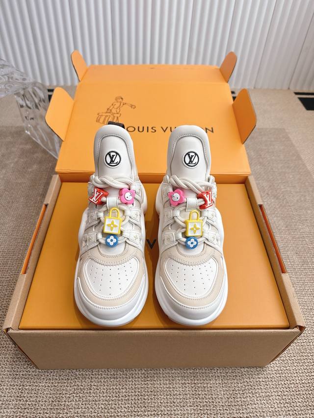Louis Vuitton arched sole casual thick sole lace-up top version This IV features