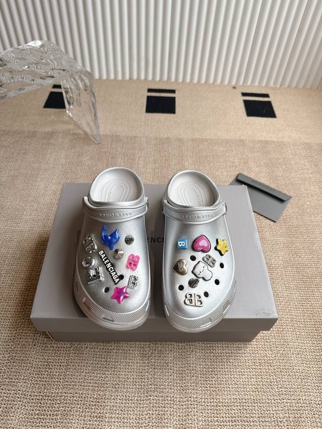Balenciaga X Crocs joint hole shoes Balenciaga X Crocs latest spring and summer