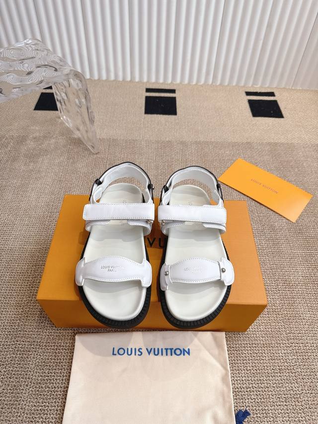 Lv spring and summer king bomb slippers are here! This pair is really amazing~ 2