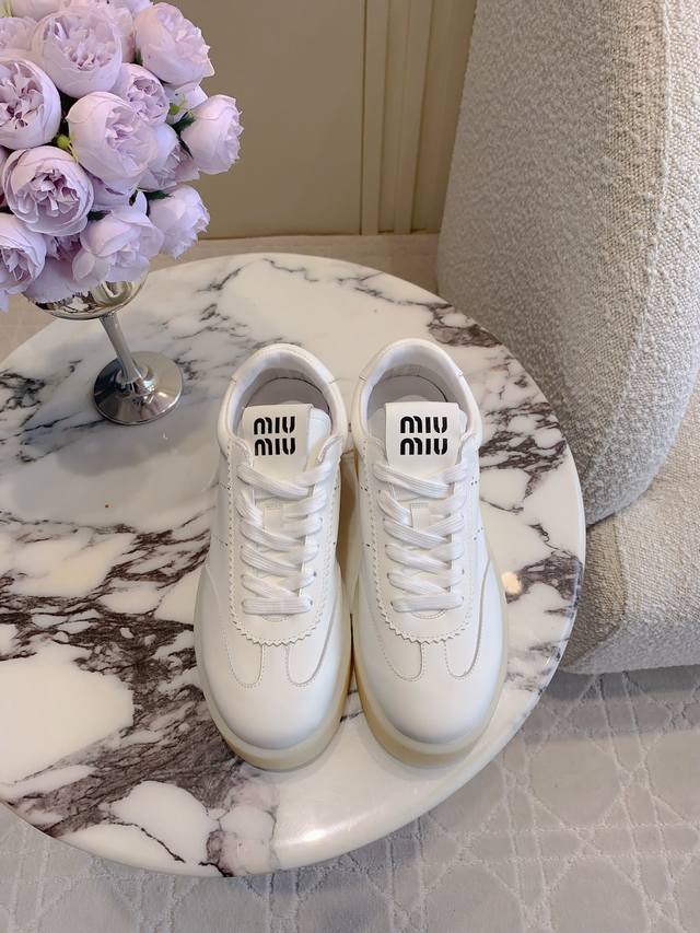Factory price P Miu new thick-soled Dexter shoes. The white shoes are so beautif