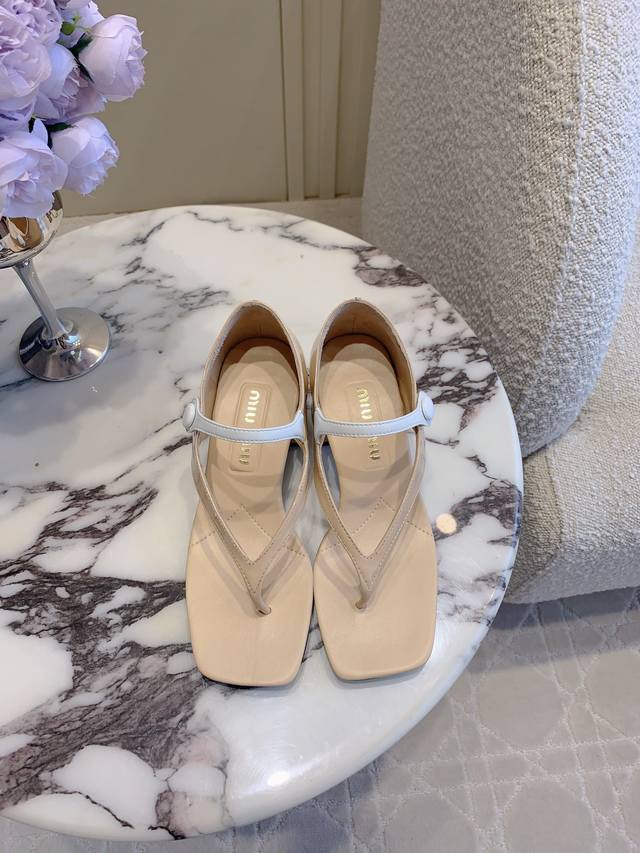 Factory price P Miu catwalk new thick heel Mary Jane shoes classic color matchin