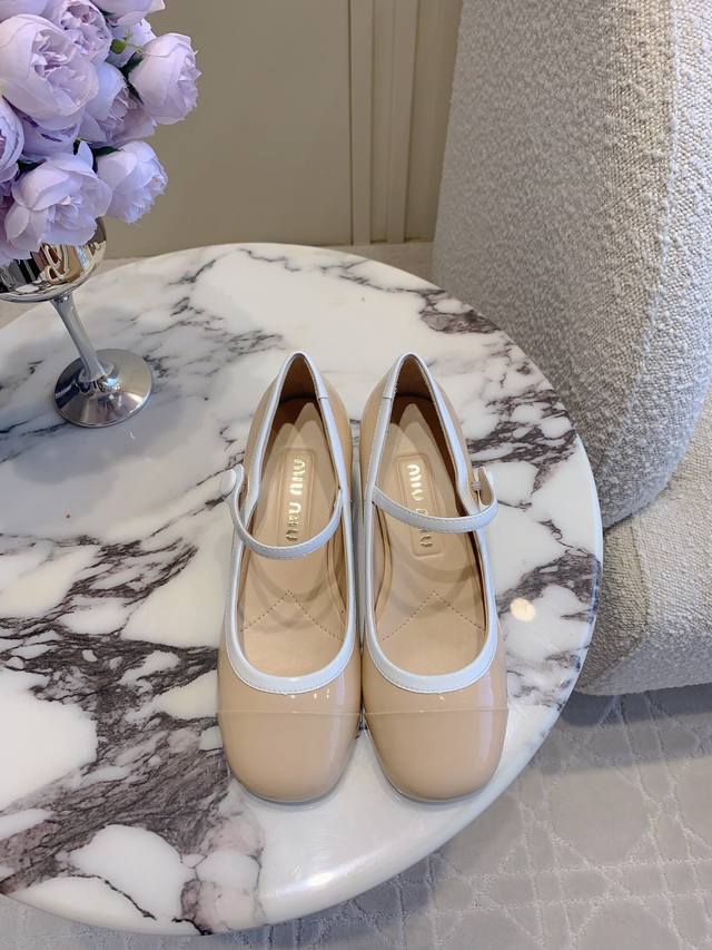Factory price P Miu catwalk new thick heel Mary Jane shoes classic color matchin