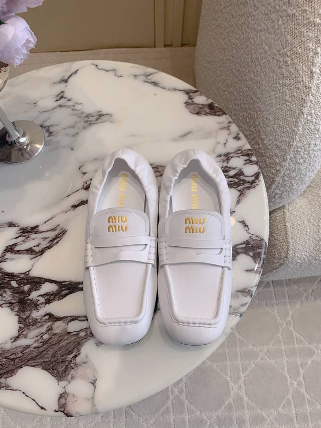 flat mid-heel Miu's new catwalk style thick-heeled loafers are retro and fashion