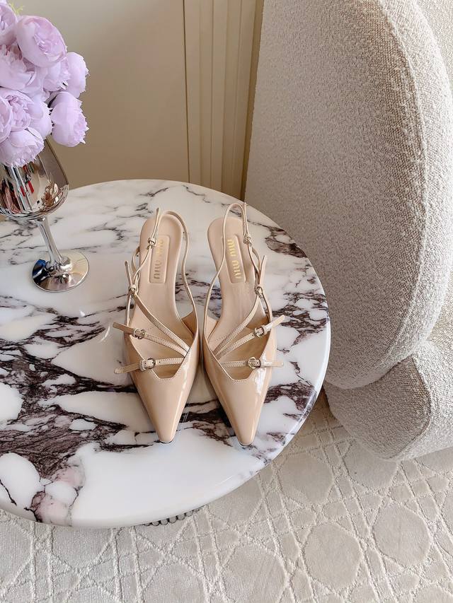 Factory price P Miu catwalk style pointed buckle high-heeled sandals, exquisite