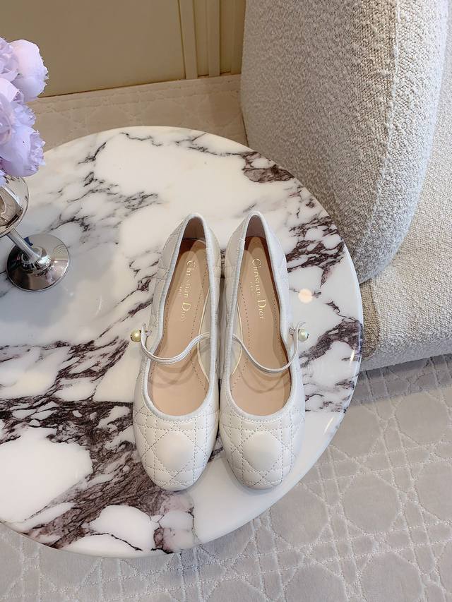 Factory price P Dio* New style rhombus pearl thick heel Mary Jane shoes are exqu