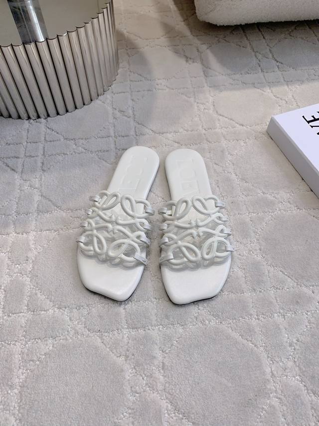 Factory price P Loew's new flat sandals with hollow logo design are eye-catching