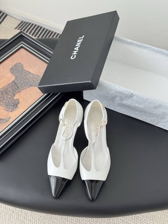 Chanel 25C new pointed toe shoes The beautiful Mary Jane series is hard not to l