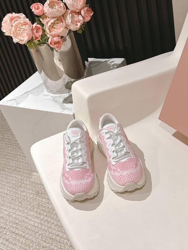 Factory price P Miumiu25 new thick-soled sports shoes are minimalist, retro and