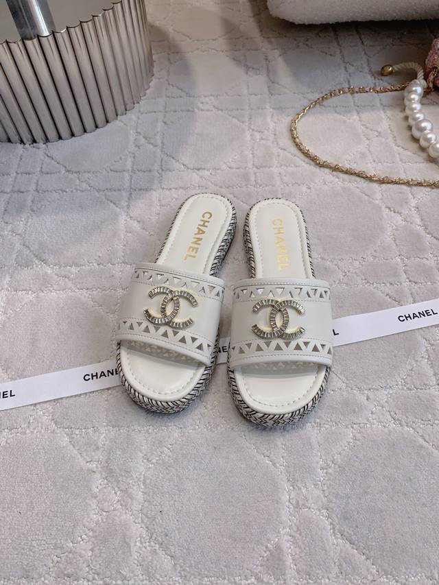 Factory price P Chane* new thick-soled slippers with diamond buckle logo, exquis