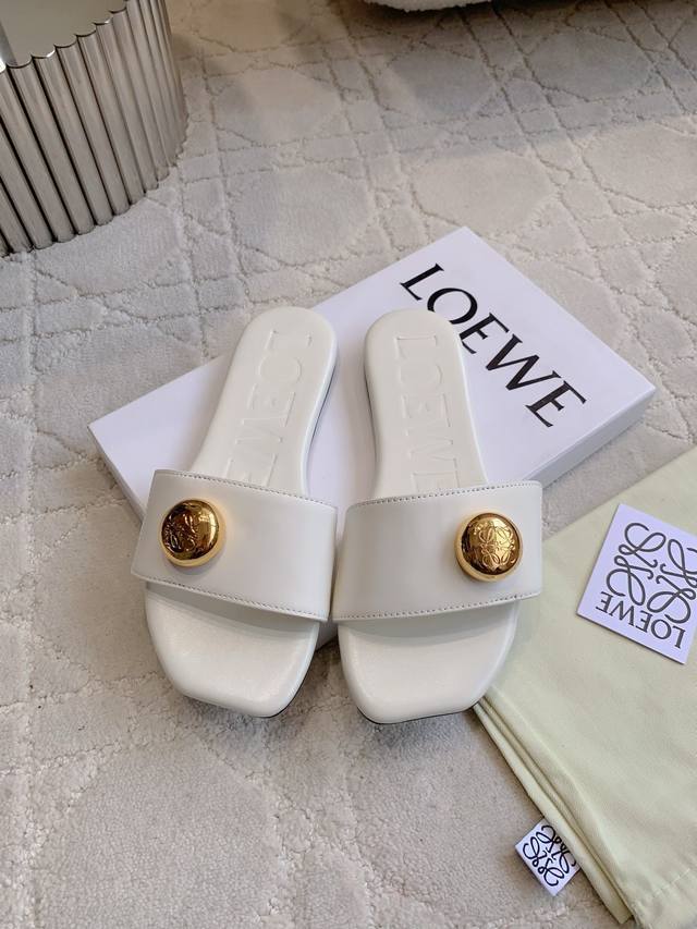 Factory price P Loew's new flat sandals with metal buttons that make people shin