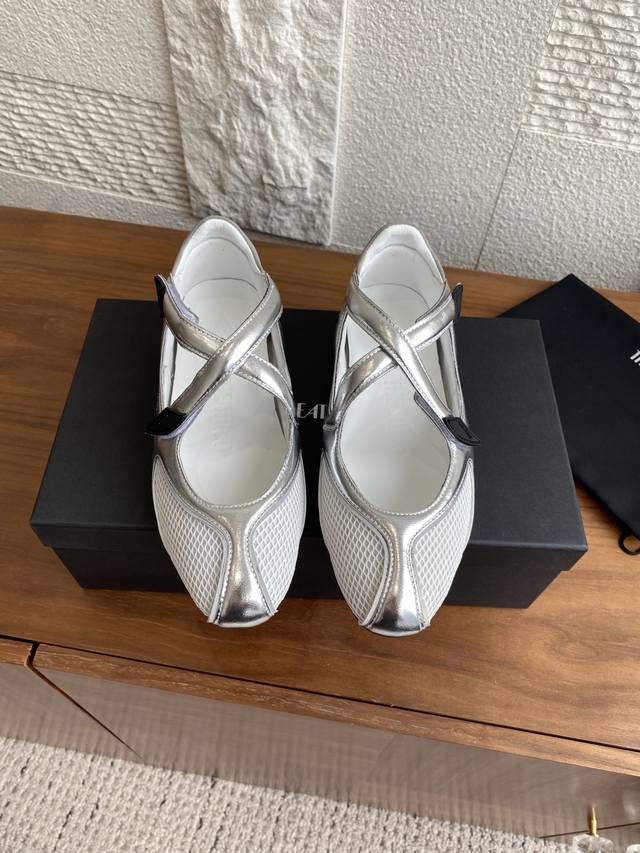 Top version: The Attico 2025 new Floor 01 ballet shoes This time, The Attico lau