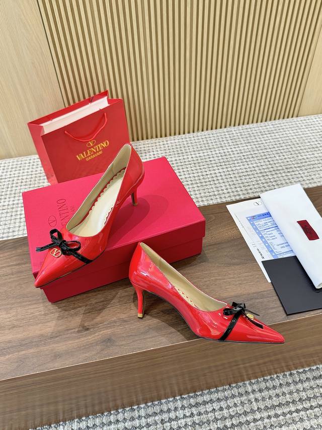 Top version Valentino New autumn and winter women's shoes The new generation of