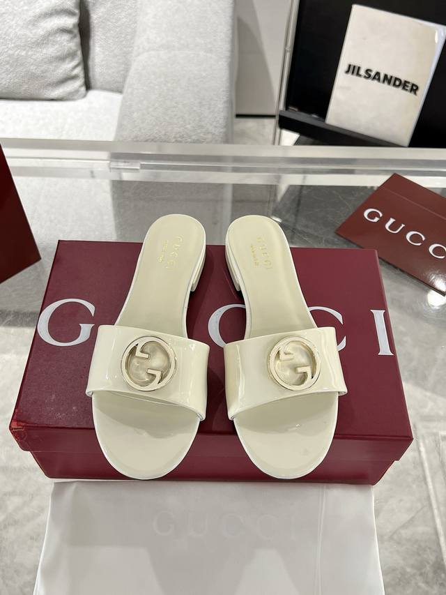 Gucci 2025 Spring and Summer new open-toe sandals and slippers are carefully cra