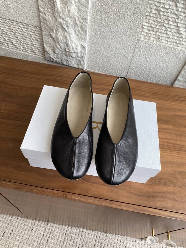 Top version: The Row 25Ss new spring and summer fashion simple flat ballet shoes