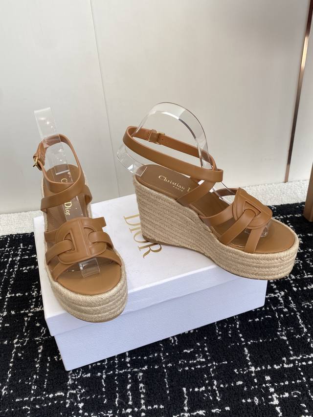 Purchasing-level Dior 25Ss summer high version new thick-soled slippers Simple a