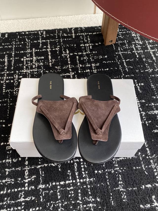 Dongguan purchasing level The Row 25Ss beach flip-flops At first glance, this sh
