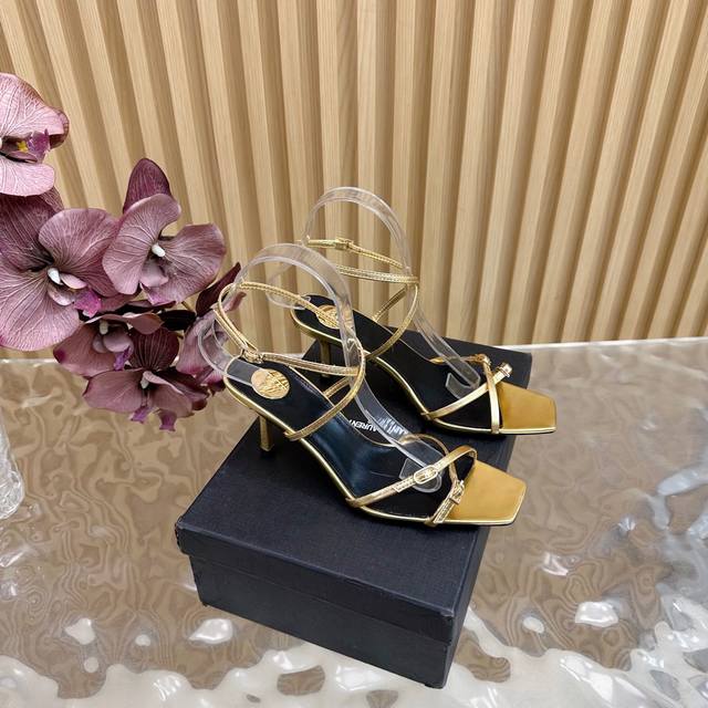 Saint Lauren*Ysl Saint Laurent 25Ss Cross Strap High Heel Sandals This pair of s