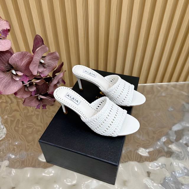 2025 new catwalk style Alaia