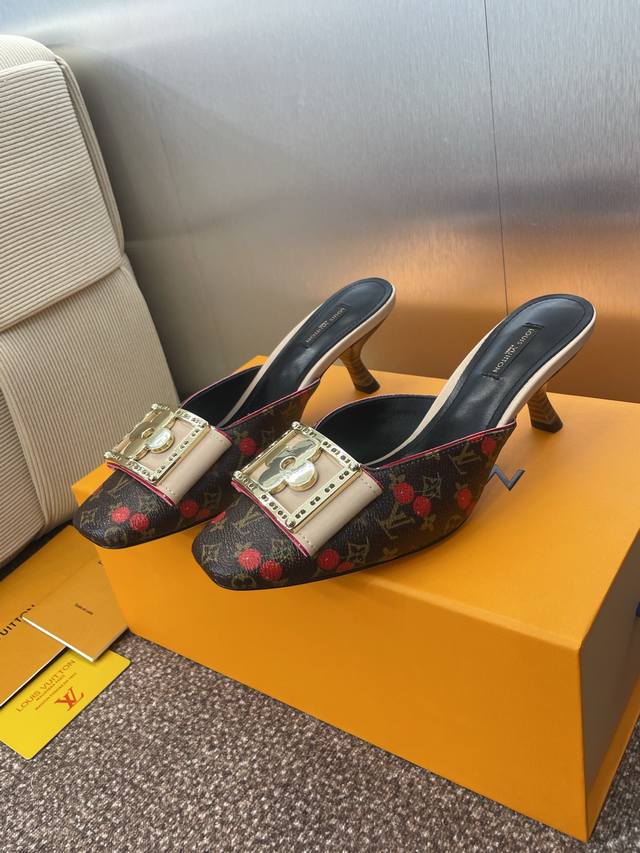 Louis Vuitton 2025 Spring and Summer New Style Kitten Heel Jelly Color Women's S