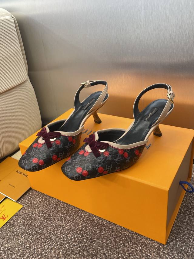 Louis Vuitton 2025 Spring and Summer New Cat Heel Butterfly Frozen Color Women's