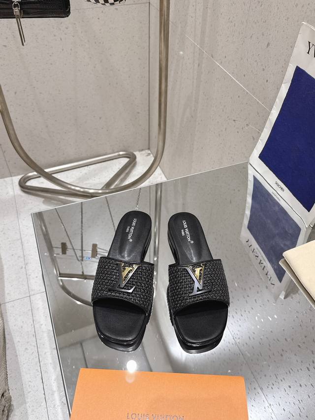 25Ss New Straw Slippers These Lv Mare wedge sandals are crafted from raffia, sho