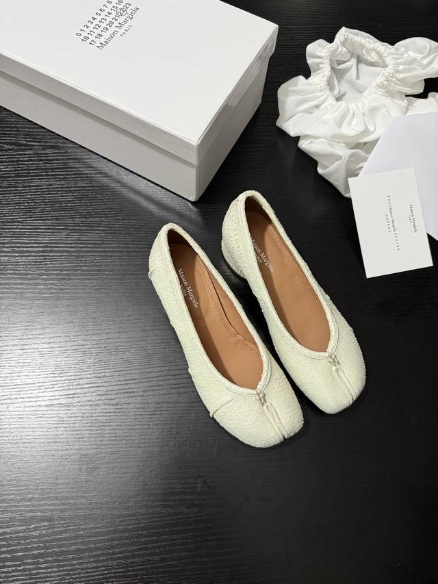 White P: Silver P: 380 Maison Margiela* new product A hot item is here~ It is th