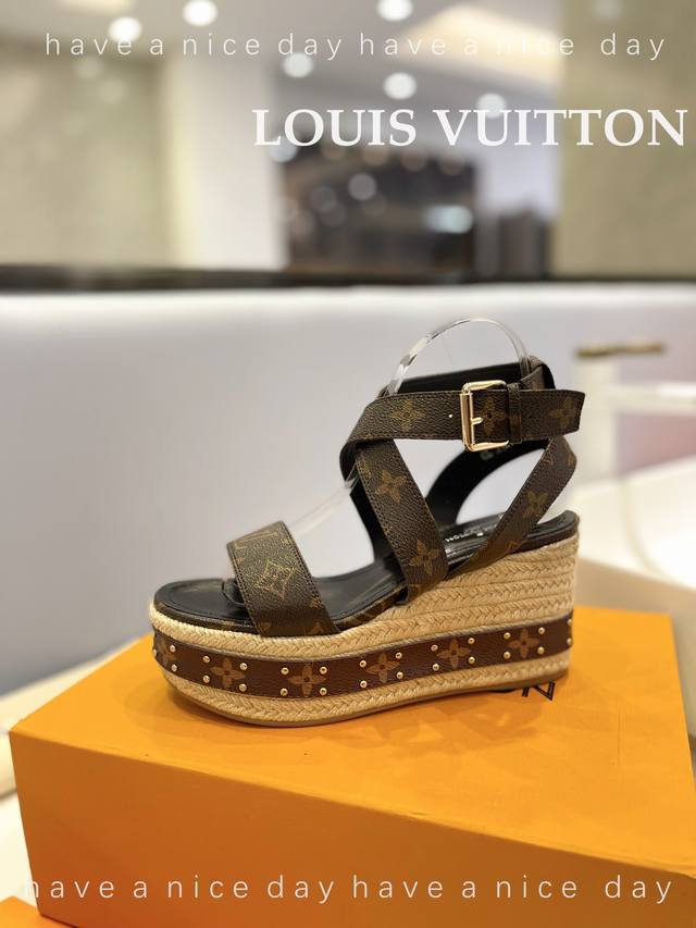 Price P: Louis Vuitton The latest catwalk thick-soled sandals purchased from Hon