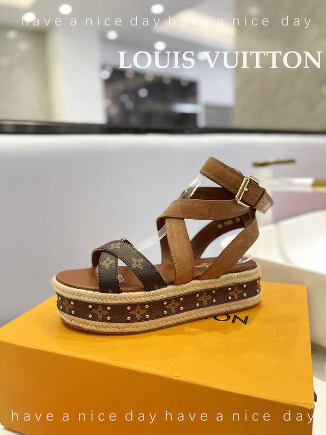 Price P: Louis Vuitton catwalk style thick-soled sandals. Original Hong Kong ver