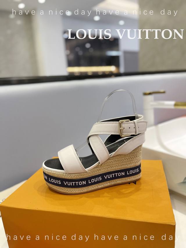 Price P: Louis Vuitton catwalk style thick-soled sandals purchased from Hong Kon