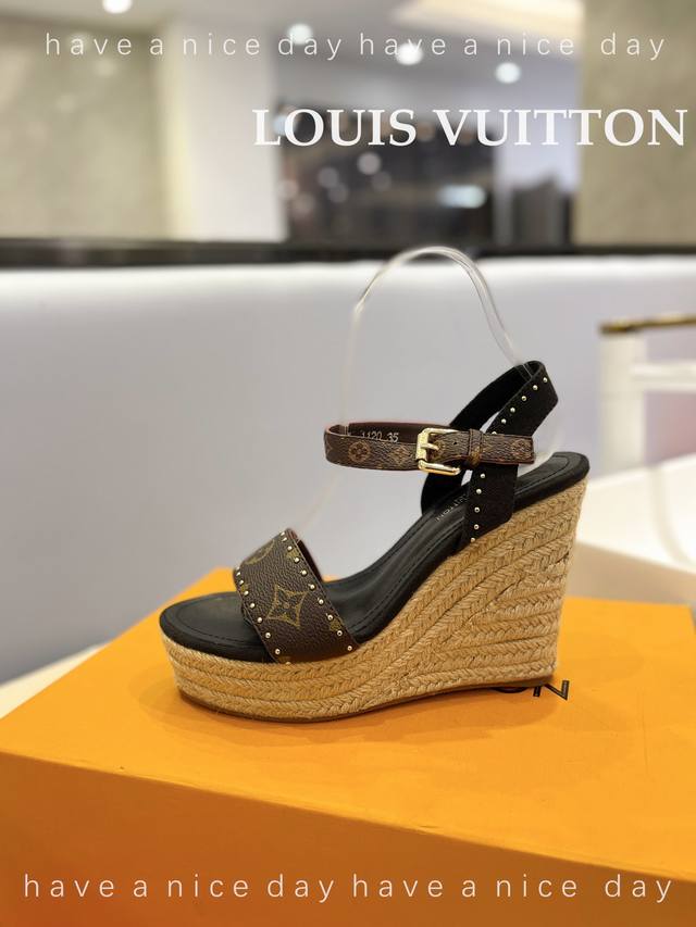 Price P: Louis Vuitton catwalk style thick-soled sandals purchased from Hong Kon