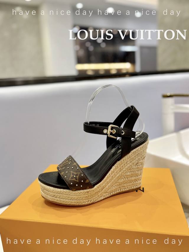 Price P: Louis Vuitton catwalk style thick-soled sandals purchased from Hong Kon