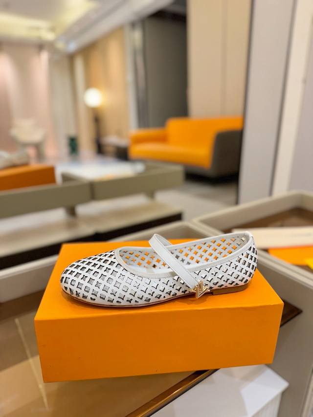 Price P: 2025 latest L home counter latest catwalk flat hollow shoes, physical s