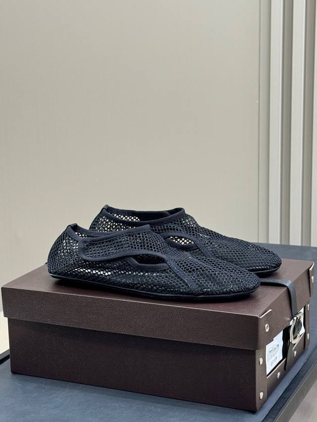 Factory Alaia I liked the slippers at first sight, so comfortable! New fishnet,
