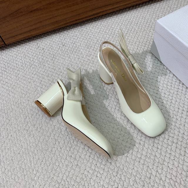 D*Or thick heel Mary Jane shoes. Super beautiful ankle buckle, super fairy, simp