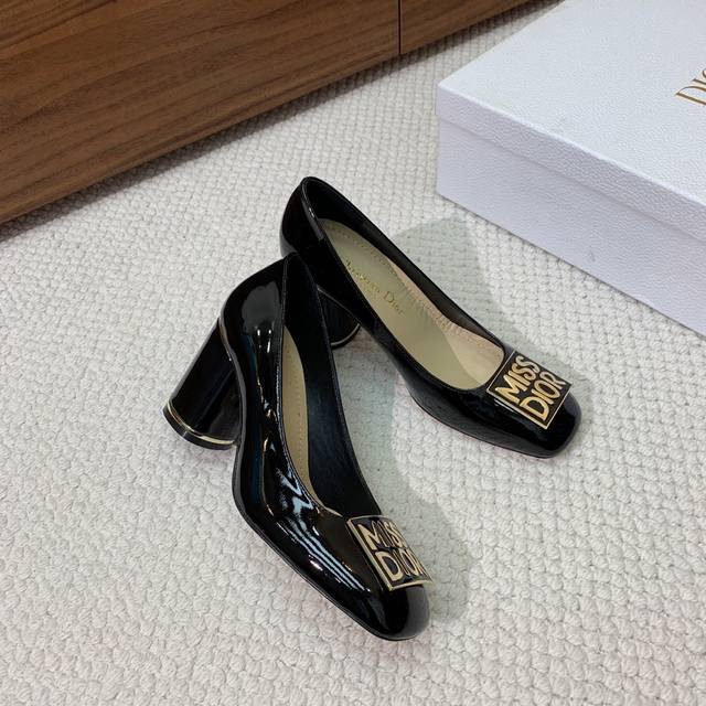 D*Or letter buckle thick heel Mary Jane shoes. Super beautiful ankle buckle, sup