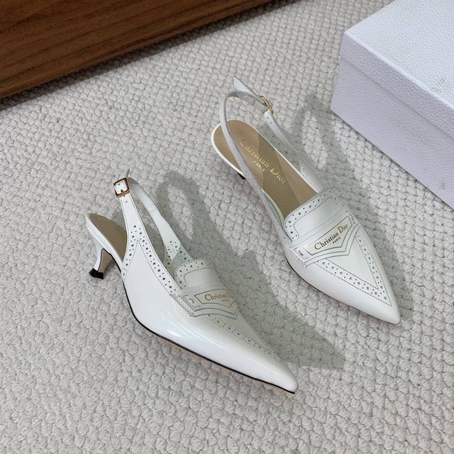 D*Or hollow carved sandals. Super beautiful ankle buckle, super fairy, pointed t