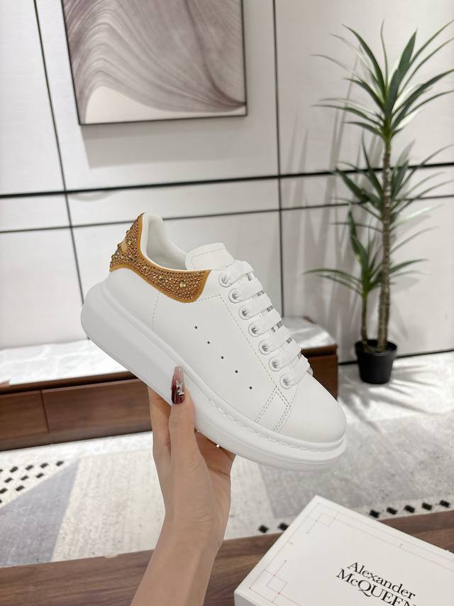 New diamond-tail sheepskin lining for women and men, sizes 34-40 New diamond-tai