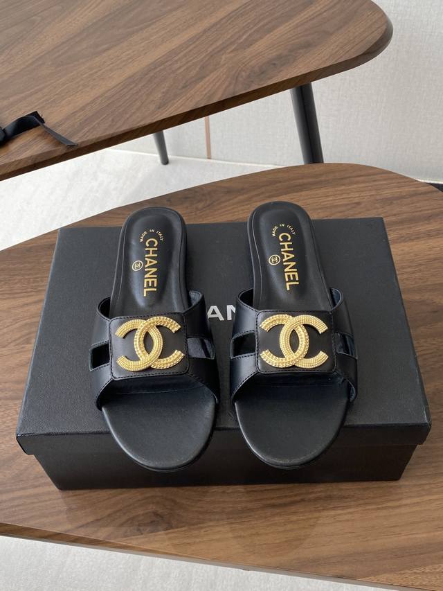 Chanel 25Ss Spring and Summer New Holiday Sheepskin Slippers A brand new design