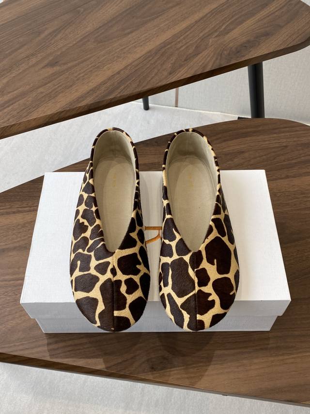 The Row 25Ss Spring and Summer New Minimalist Loafers Suede Single Shoes This is