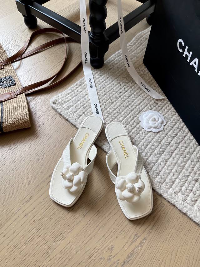 Chanel 25C spring and summer new camellia slippers series! Top version! First to