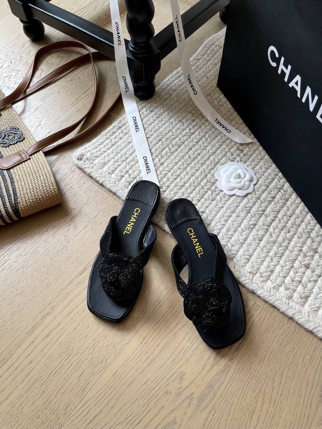 Diamond-faced Chanel 25C spring and summer new camellia slippers series! Top ver