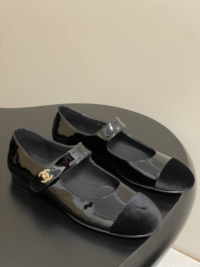 New spring and summer Chanel 25A Chanel double C buckle Mary Jane single shoes c