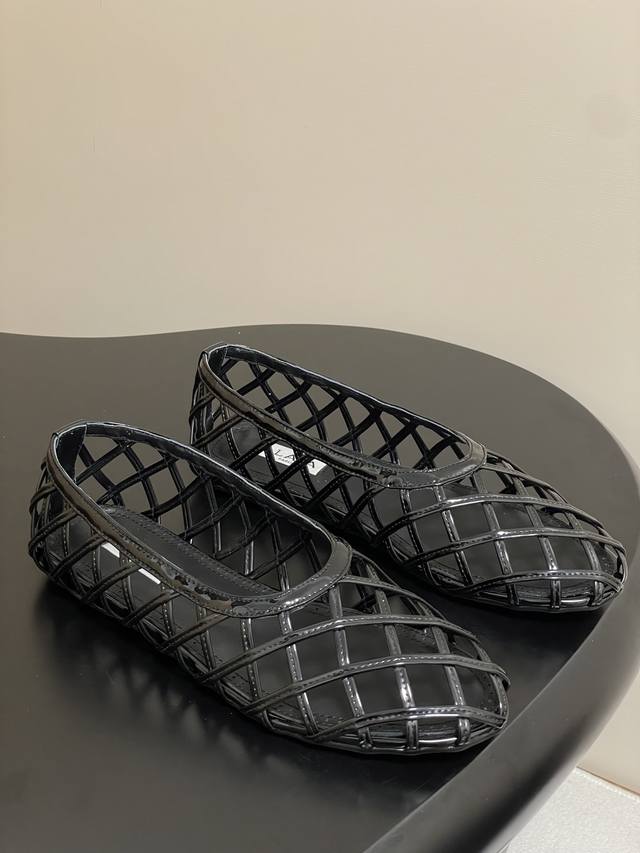 Original belt box + 20 order notes! 25Ss New Alaia Cage patent leather flat ball