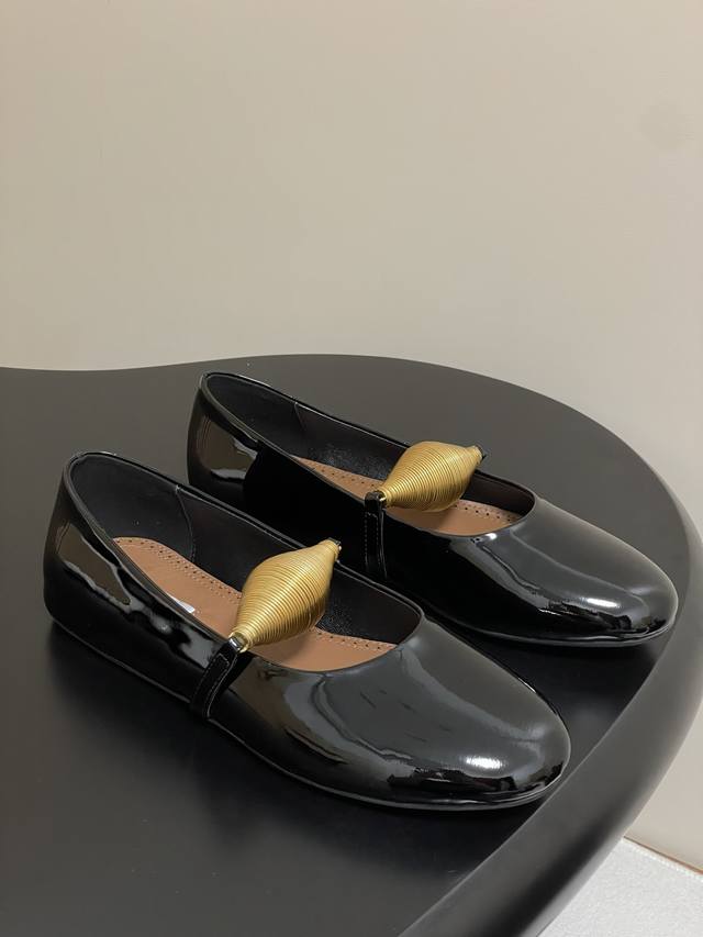 Original belt box + 20 order notes! 25Ss Early Spring New Alaia Patent Leather J