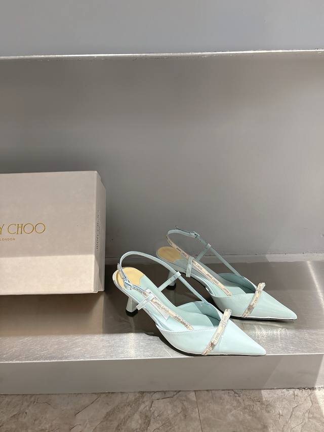 Jimmycho* new kitten heel high heel slippers is one of the brand's classic style