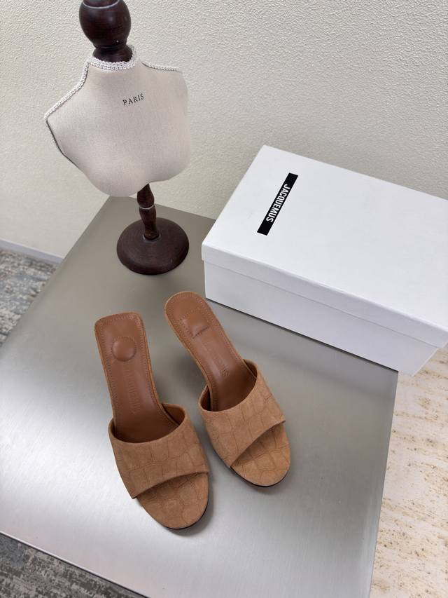 Jacquemus25Ss square heel high-heeled slippers Brown crocodile suede leather Out