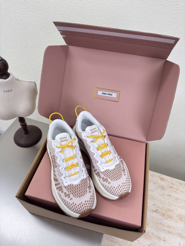 Miu'miu thick-soled flying woven comfortable sneakers Pink flying woven version