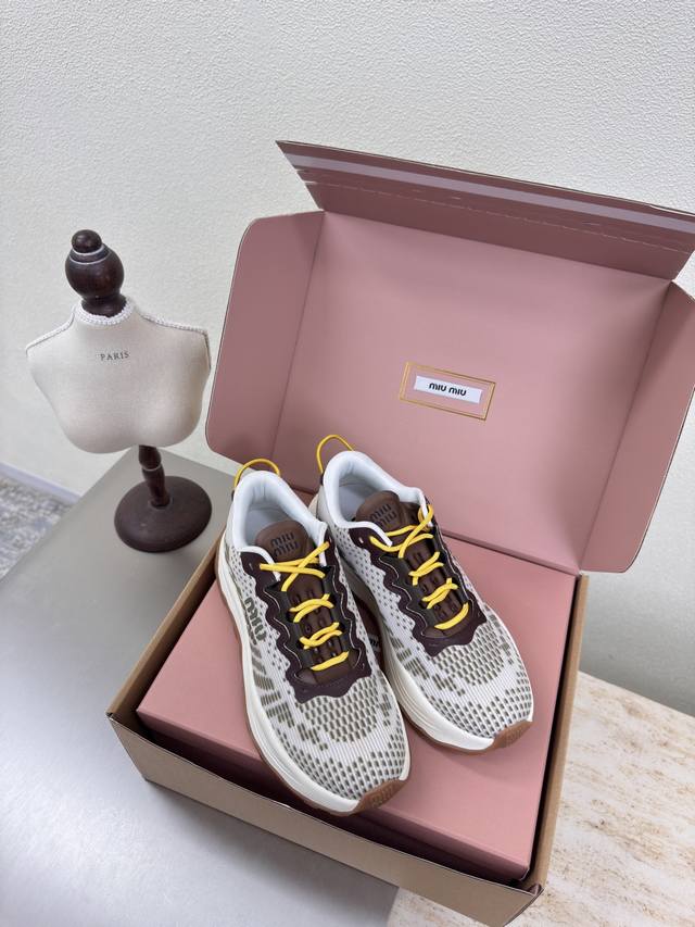 Miu'miu thick-soled flying woven comfortable sneakers Olive green flying woven v