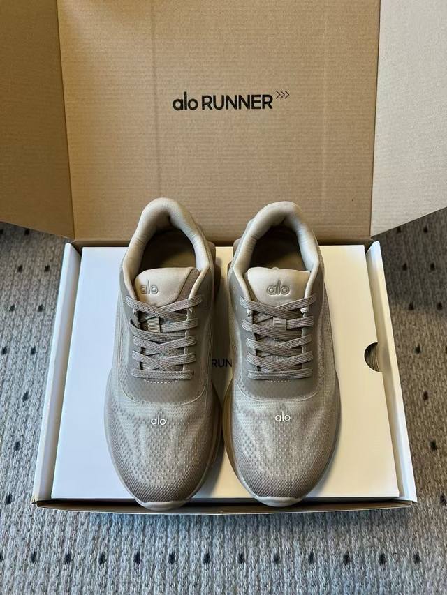 Alo Yoga Alo Runner comfortable and versatile non-slip breathable low-top runnin